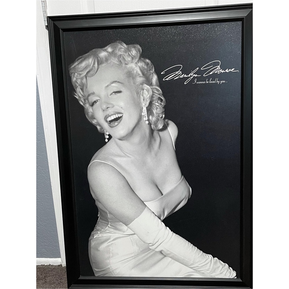 3 1/2 Ft - 4 Ft Tall Marilyn Monroe Portrait